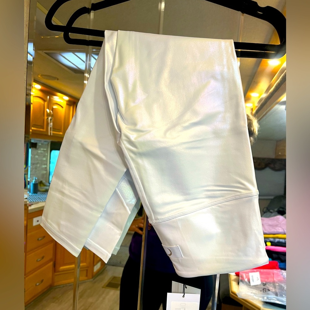 NWT Zyia White Unicorn Luxe 7/8 IFKYK Highly sought after leggings!